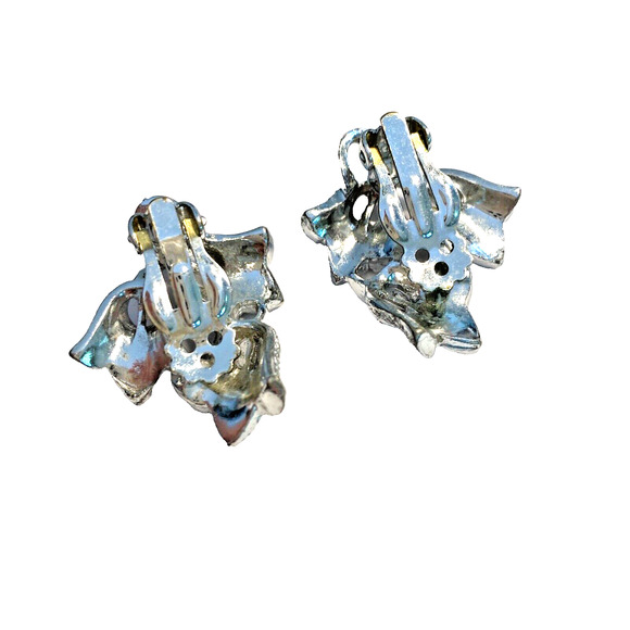Vintage Mid Century Clip On Earrings Silver Textured Dimensional Mod Flowers - Picture 4 of 7